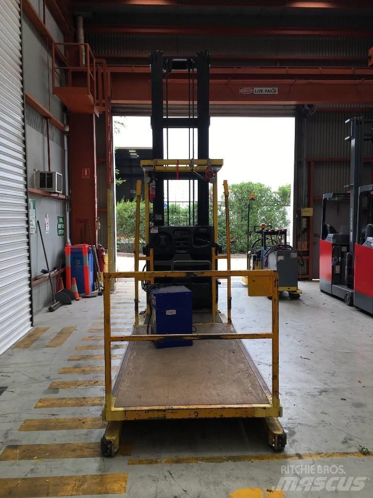 Hyster R30XMF3 Visokodvižni komisionirni viličar