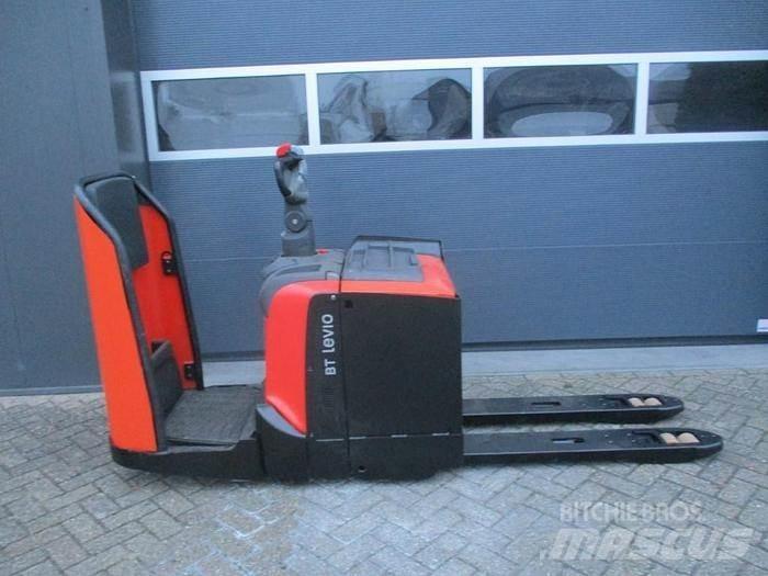 Toyota LPE 250 Električni nizko dvižni viličar s stojiščem