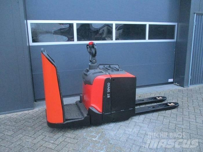 Toyota LPE 250 Električni nizko dvižni viličar s stojiščem