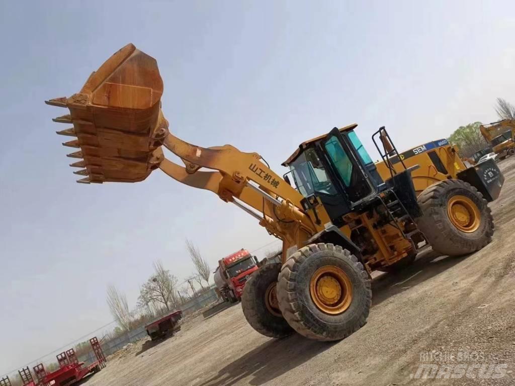 CAT 660D Kolesni nakladalci