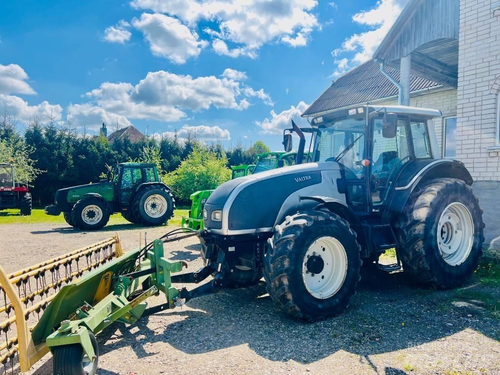 Valtra T 121 Traktorji