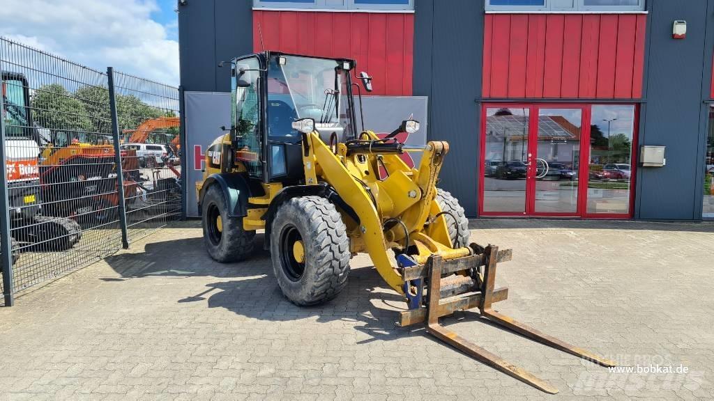 CAT 908 Kolesni nakladalci