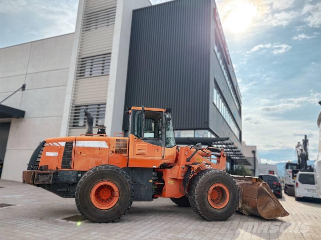 Doosan DL 300 Kolesni nakladalci