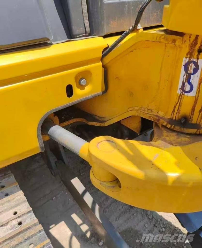 Komatsu PC 40 Mini bagri <7t
