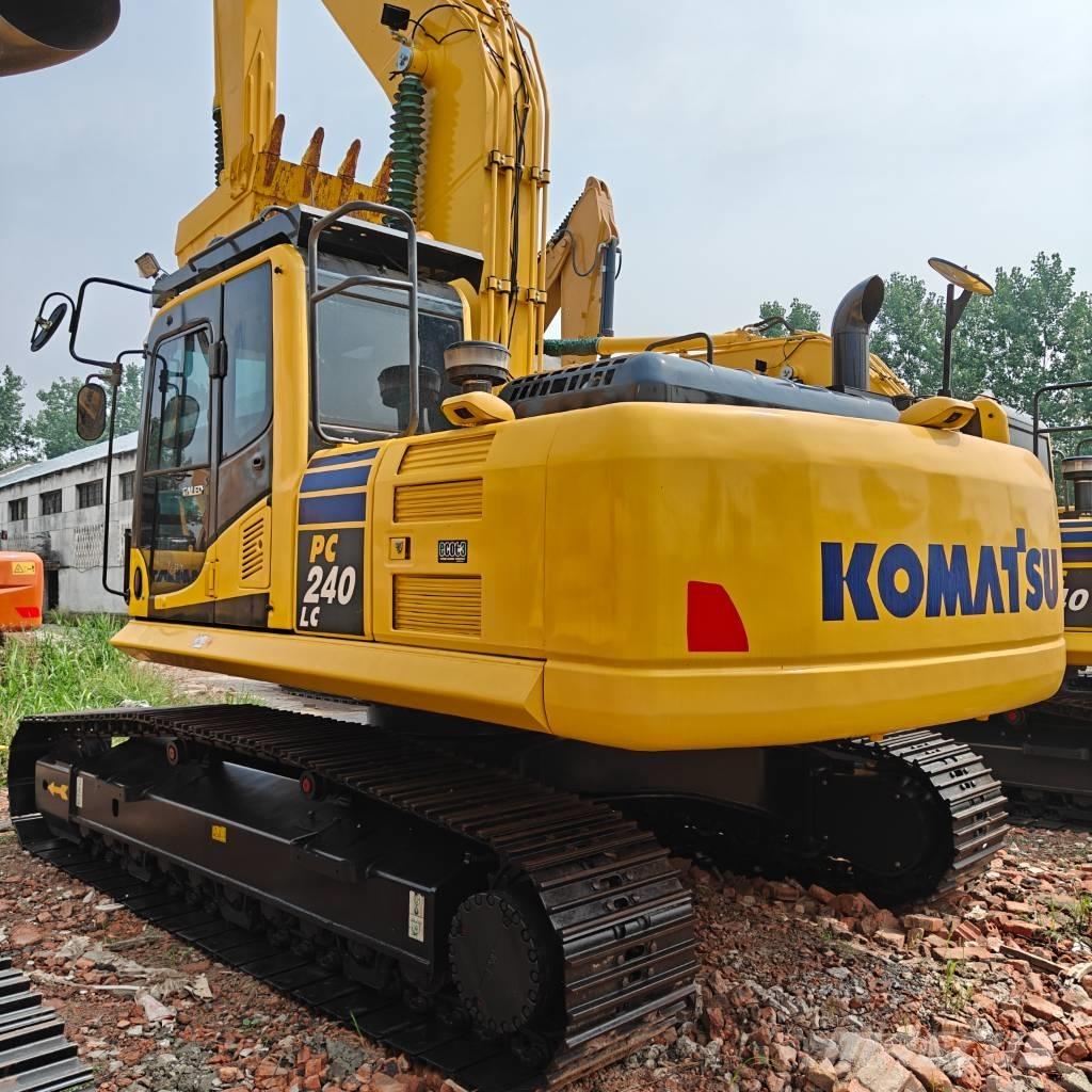 Komatsu 240-8 Bagri goseničarji