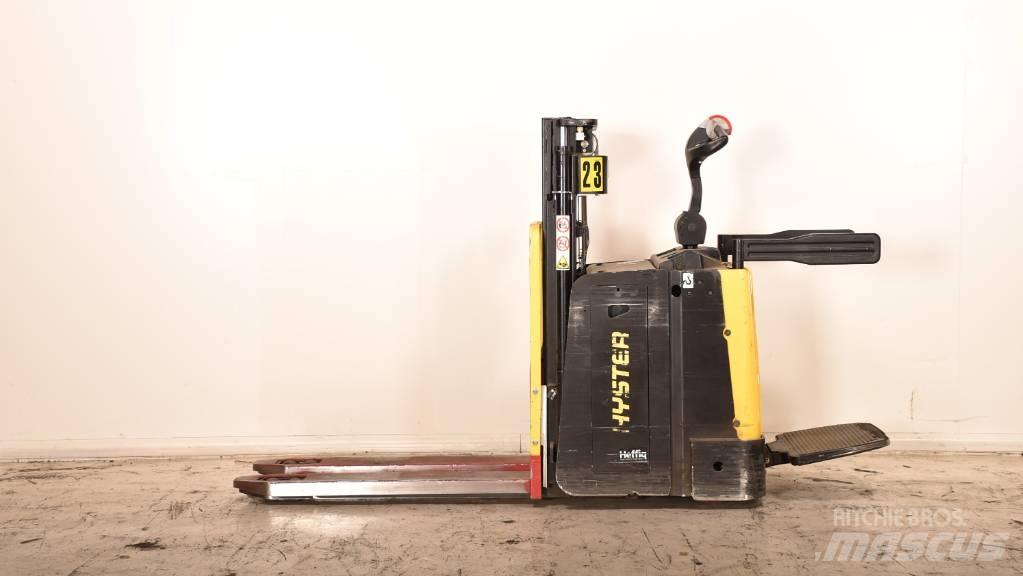 Hyster P2.0SD Električni nizko dvižni viličar s stojiščem