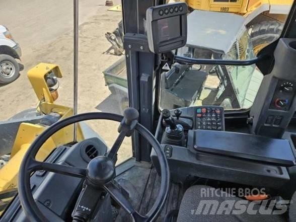 John Deere 544K Kolesni nakladalci