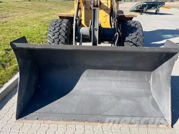 Volvo L 30 B Kolesni nakladalci