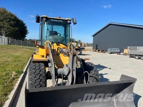 Volvo L 30 B Kolesni nakladalci