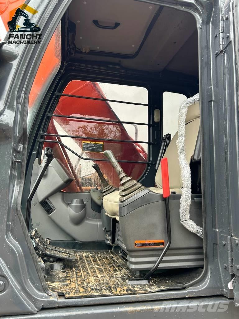 Hitachi 210LC Bagri goseničarji