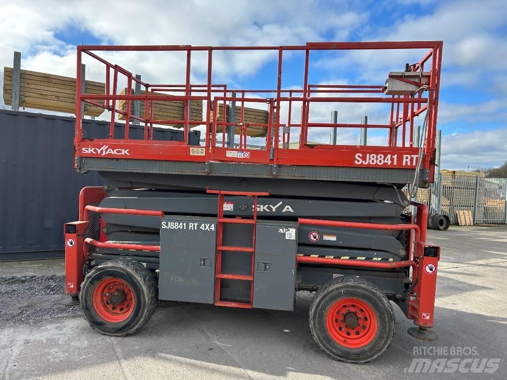 SkyJack SJ 8841 RT Škarjaste dvižne ploščadi