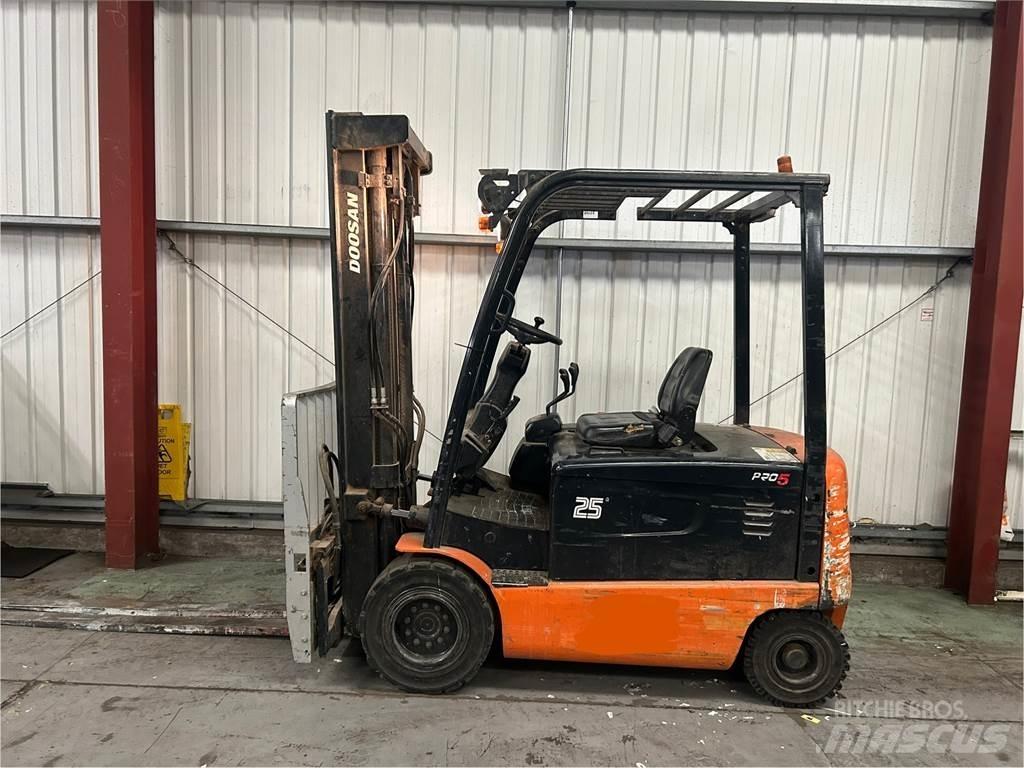 Doosan B25X-5 Električni viličarji