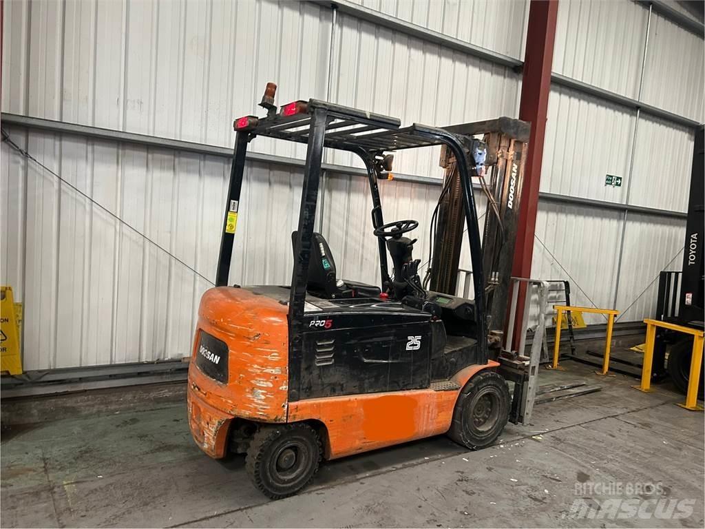 Doosan B25X-5 Električni viličarji