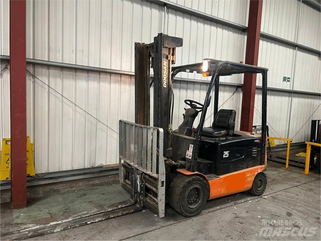 Doosan B25X-5 Električni viličarji