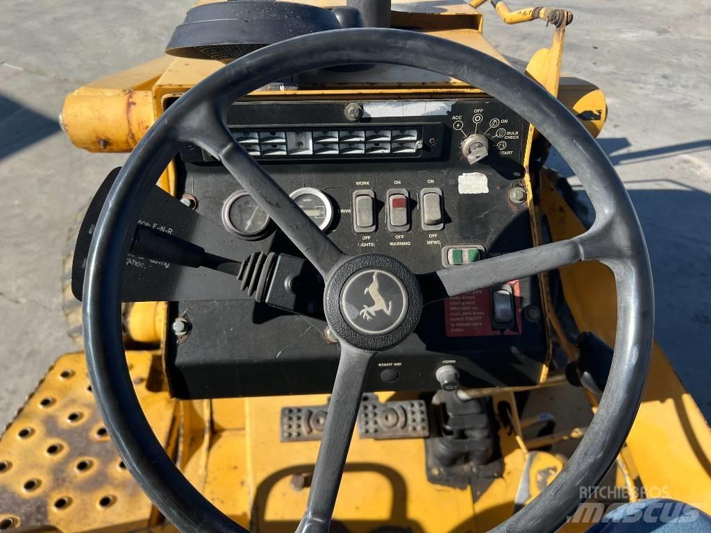 John Deere 210 LE Čelni nakladalci in kopači