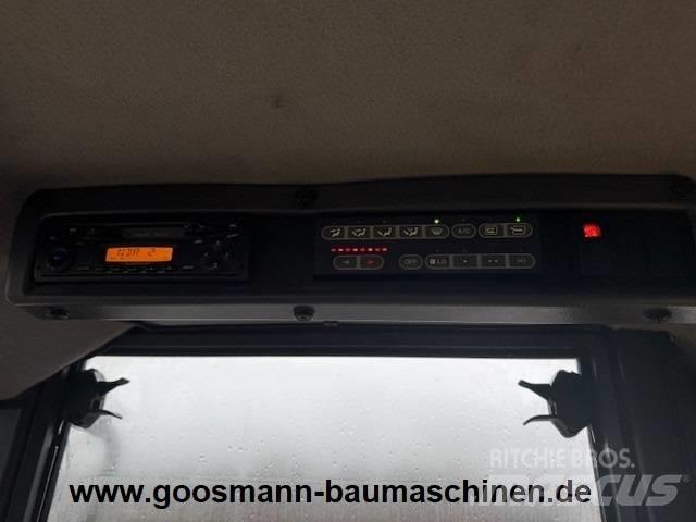 Komatsu WA 200 Kolesni nakladalci