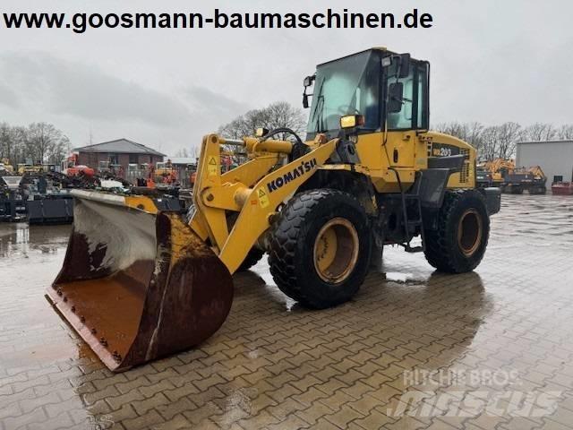 Komatsu WA 200 Kolesni nakladalci