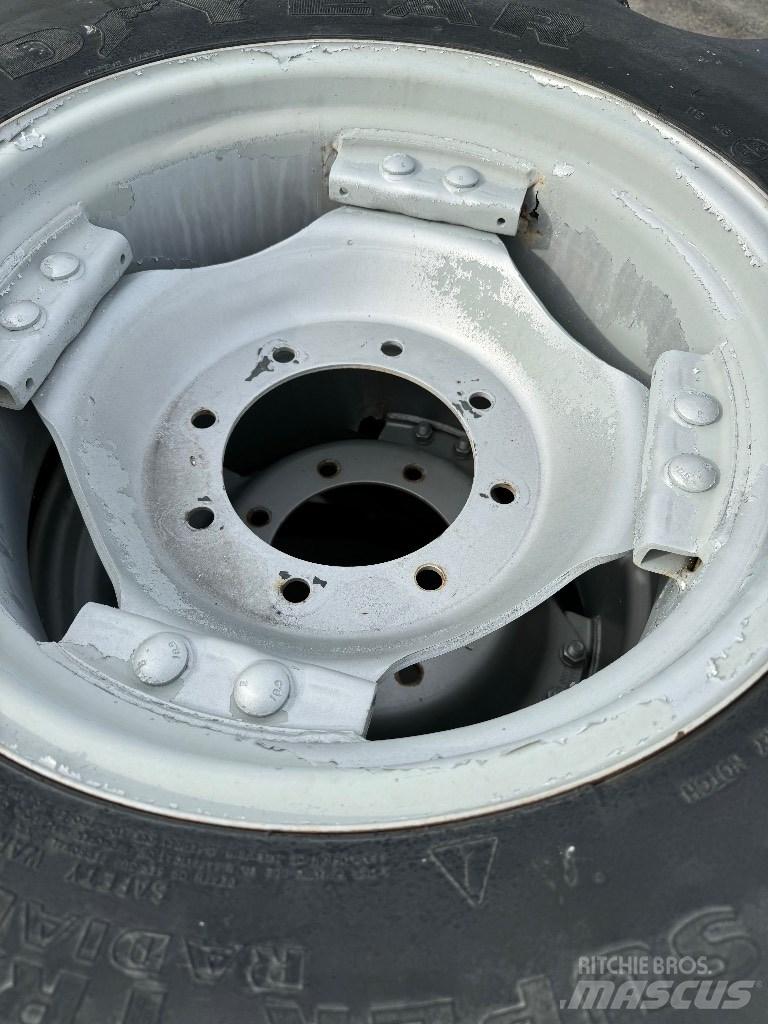Goodyear 13.6R38 Gume, kolesa in platišča