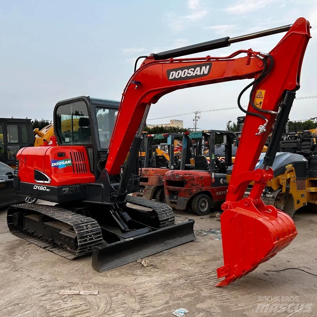 Doosan DX60 Bagri goseničarji
