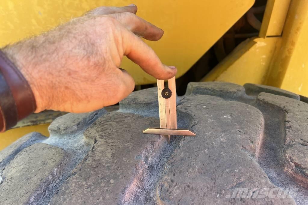 CAT 938 G Kolesni nakladalci