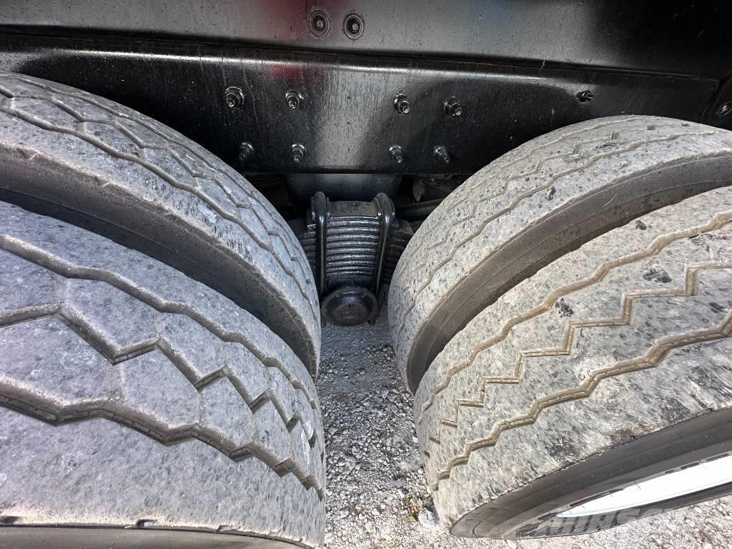 Mack GU713 Vakuumski tovornjaki