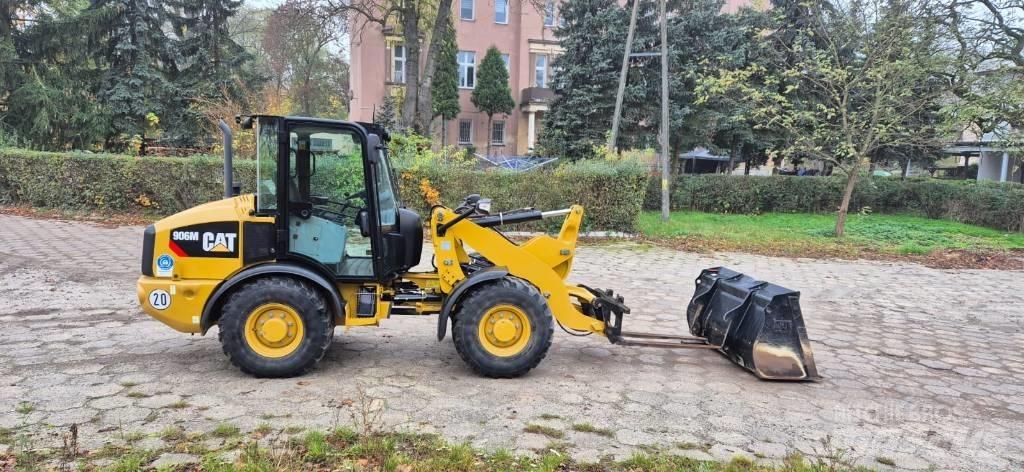CAT 906 Kolesni nakladalci