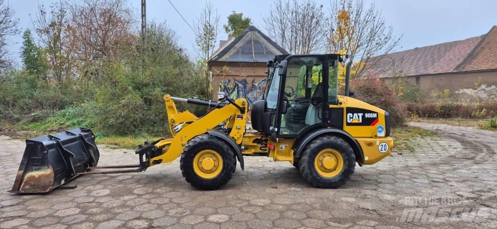 CAT 906 Kolesni nakladalci