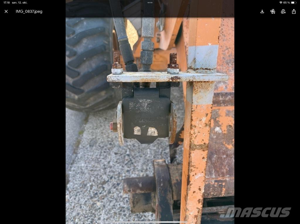 CASE 321 E Kolesni nakladalci