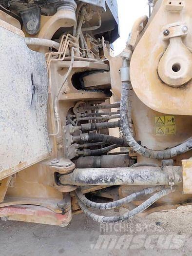 CAT 988K Kolesni nakladalci