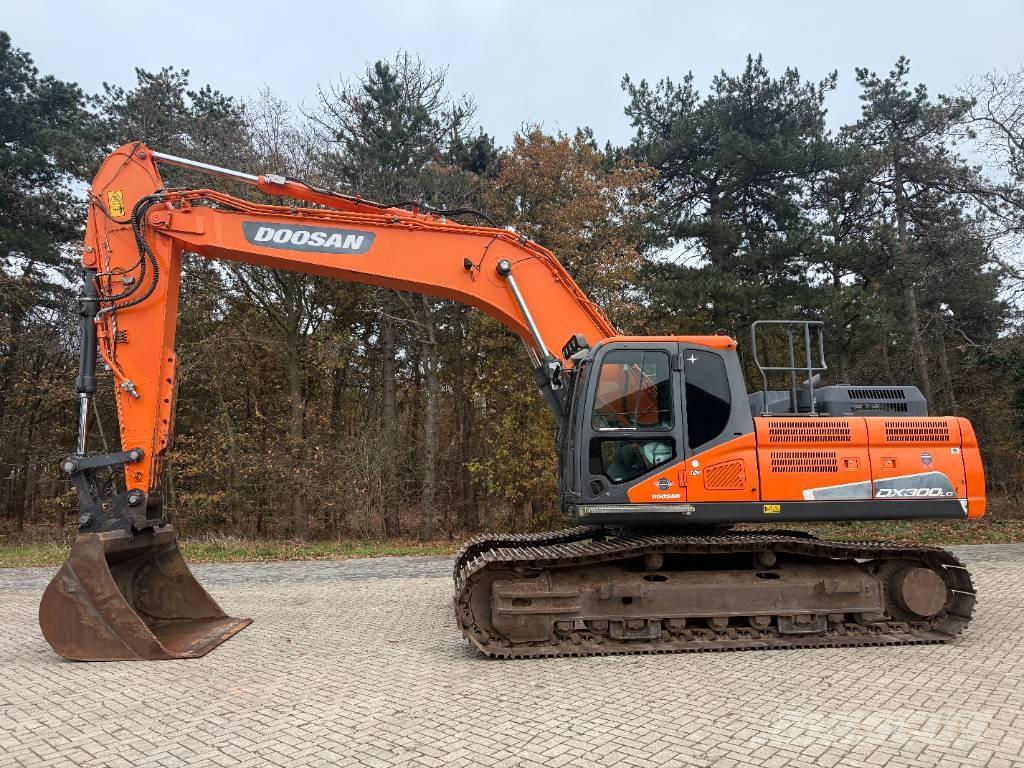 Doosan DX 300 LC Bagri goseničarji