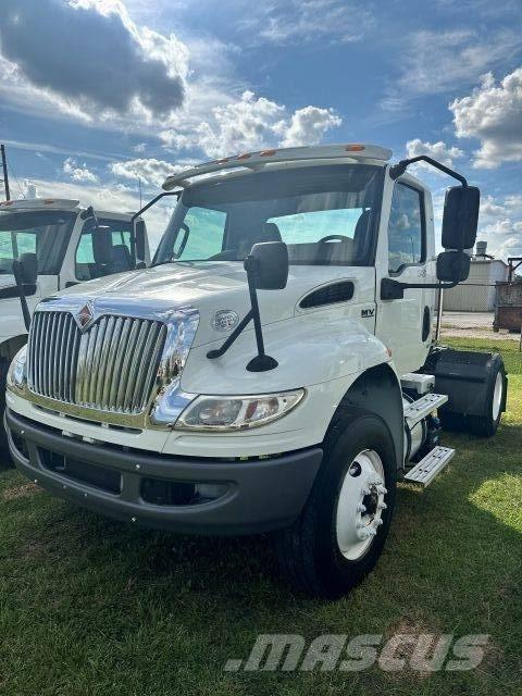 International MV607 Vlačilci