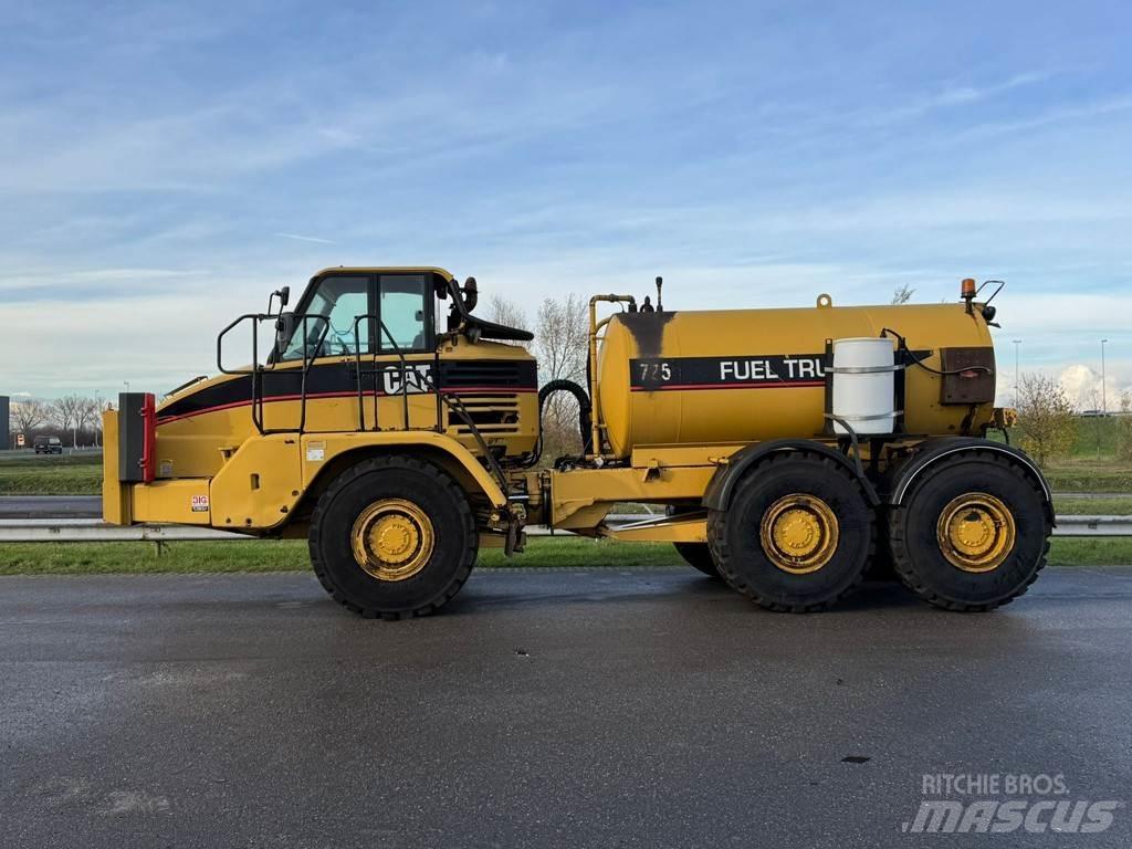 CAT 725 Fuel truck Tovornjaki cisterne