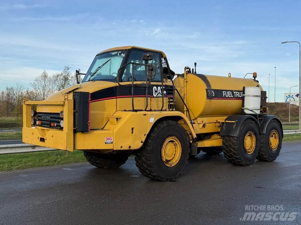CAT 725 Fuel truck Tovornjaki cisterne