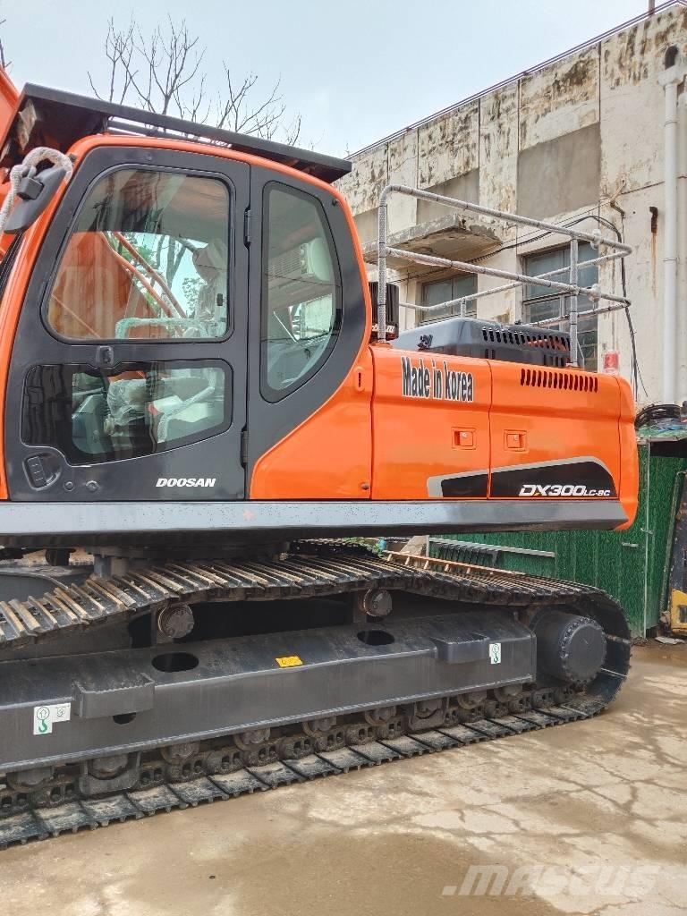 Doosan DX 300 LC Bagri goseničarji