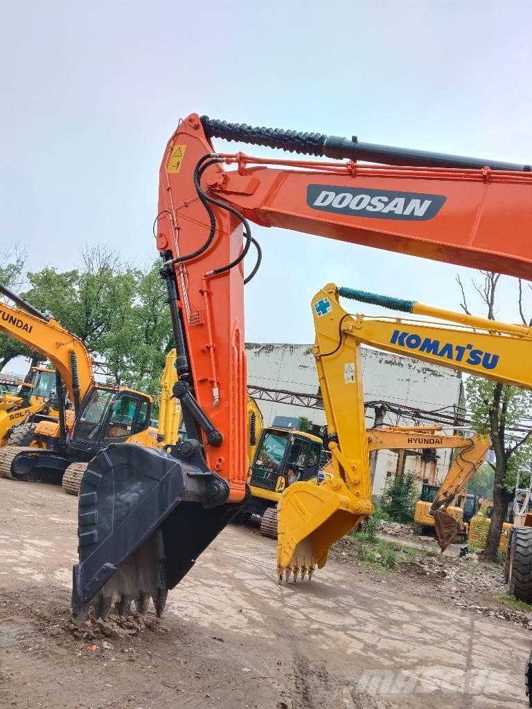 Doosan DX 300 LC Bagri goseničarji