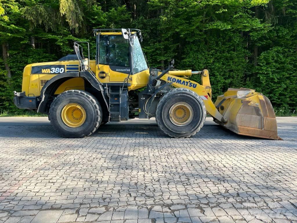 Komatsu WA 380-8 Kolesni nakladalci