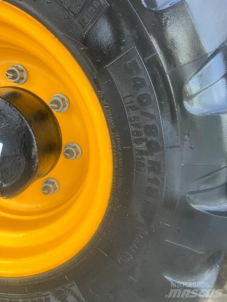 JCB 525-60 Kmetijski teleskopski nakladalci