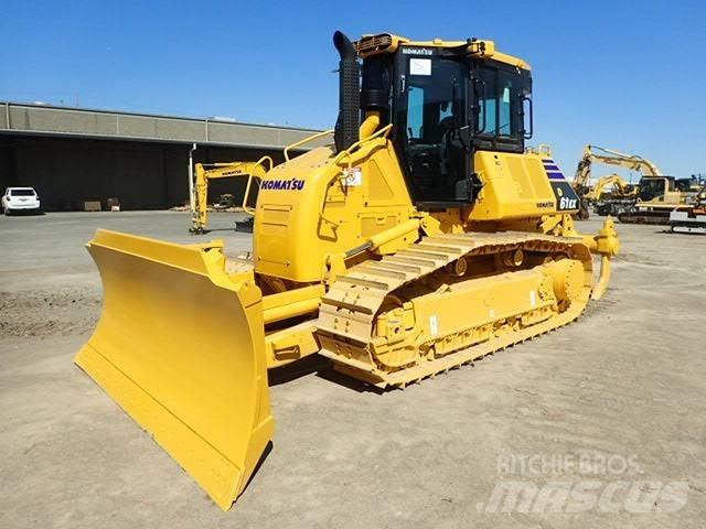 Komatsu D61EX-24 Buldožerji goseničarji
