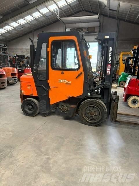 Doosan FD30 Dizelski viličarji