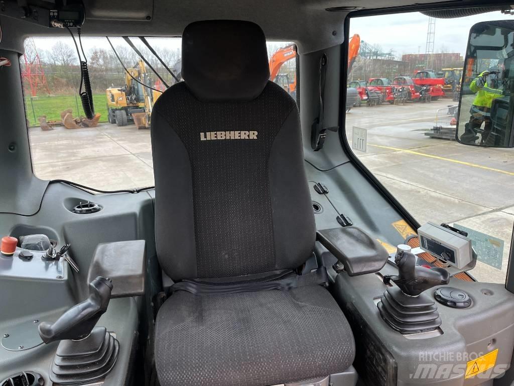 Liebherr PR736LGP Buldožerji goseničarji