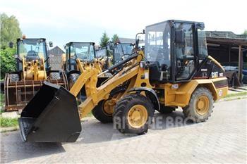 CAT 902 Kolesni nakladalci
