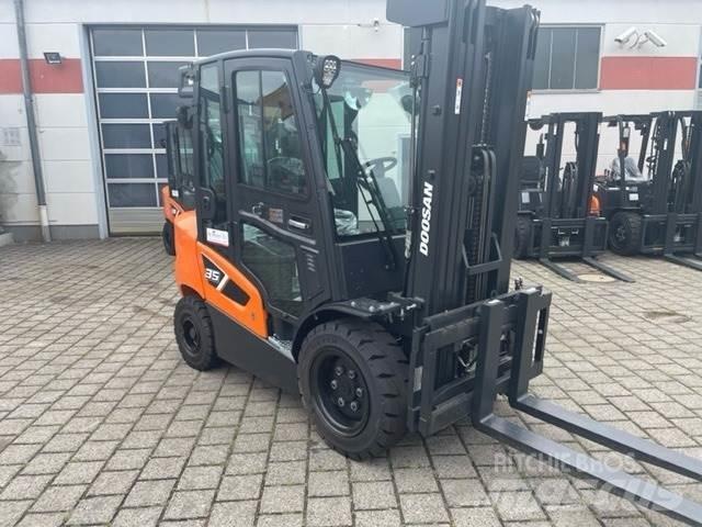 Doosan D35C-9 Dizelski viličarji