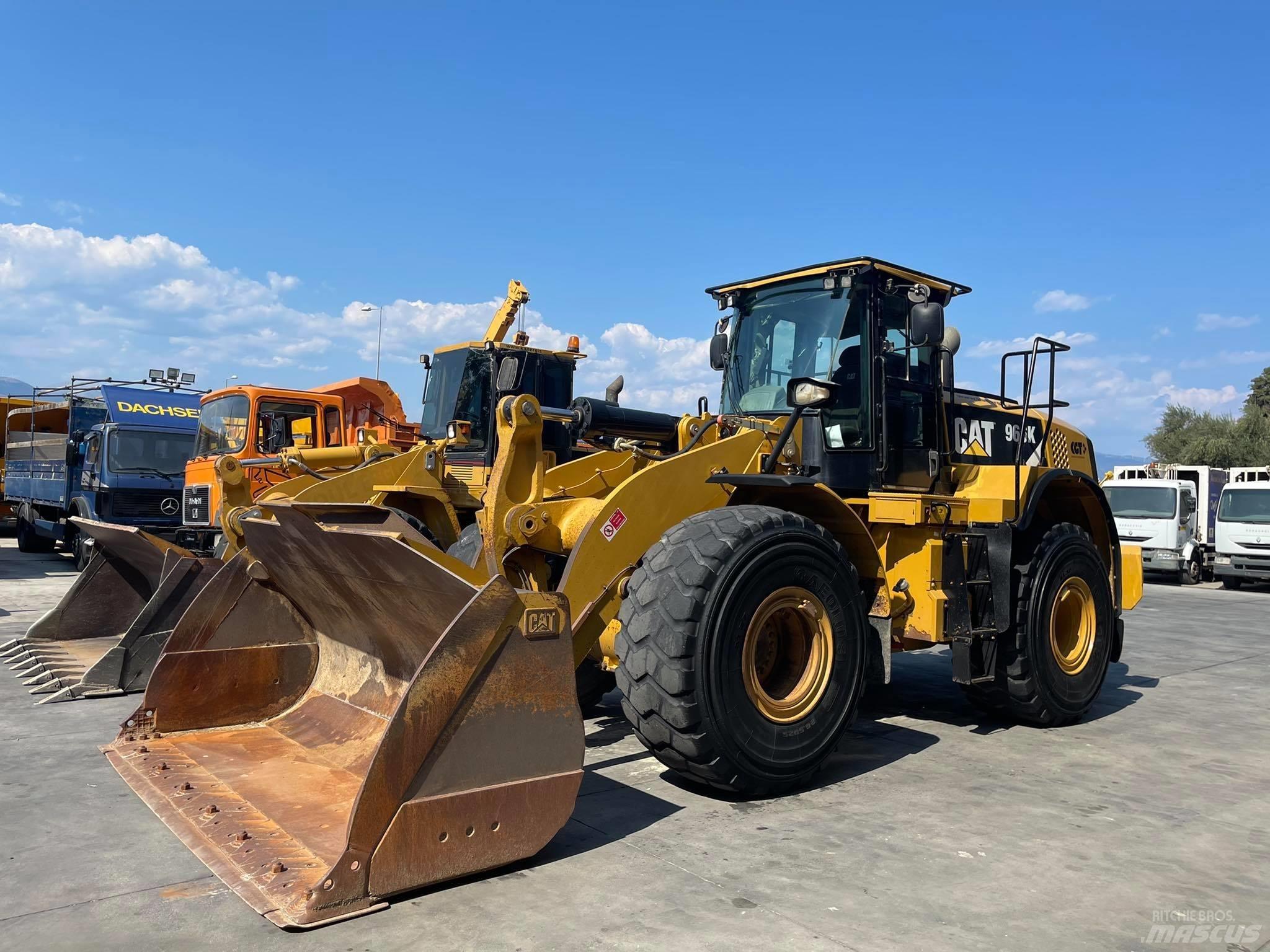 CAT 966K Kolesni nakladalci