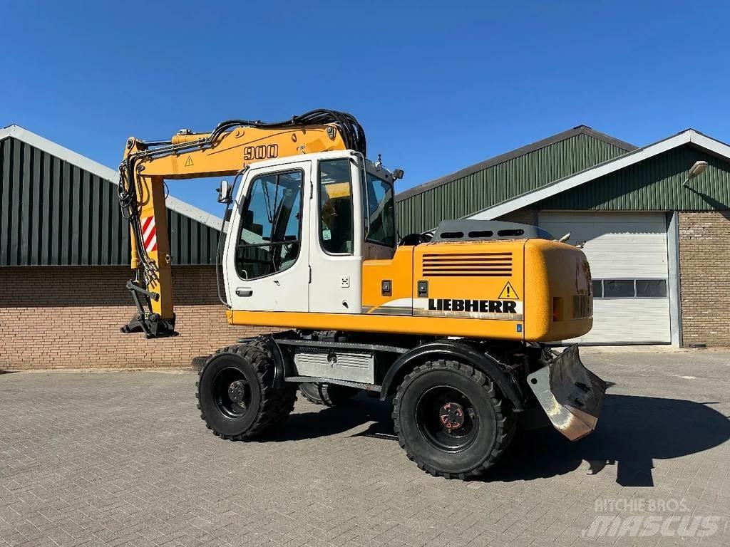 Liebherr A900C Bagri na kolesih