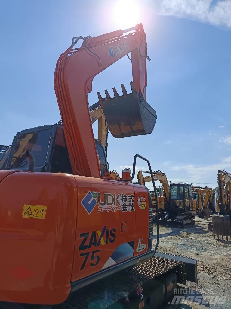 Hitachi ZX 75 Midi bagri 7t – 12t