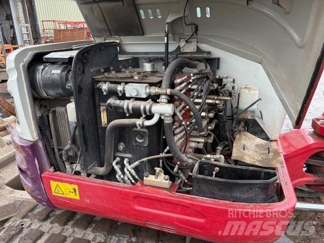 Takeuchi TB 260 Mini bagri <7t