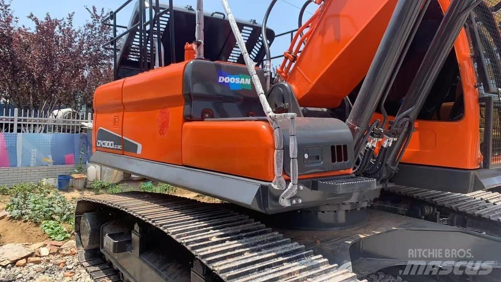 Doosan DX 300 LC Bagri goseničarji