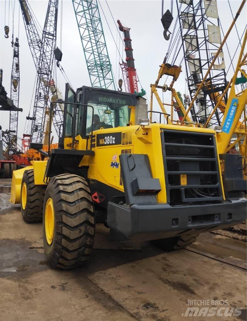Komatsu WA 380 Kolesni nakladalci
