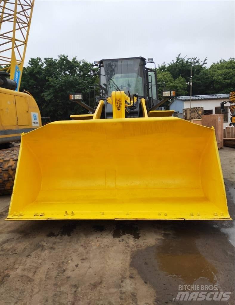 Komatsu WA 380 Kolesni nakladalci