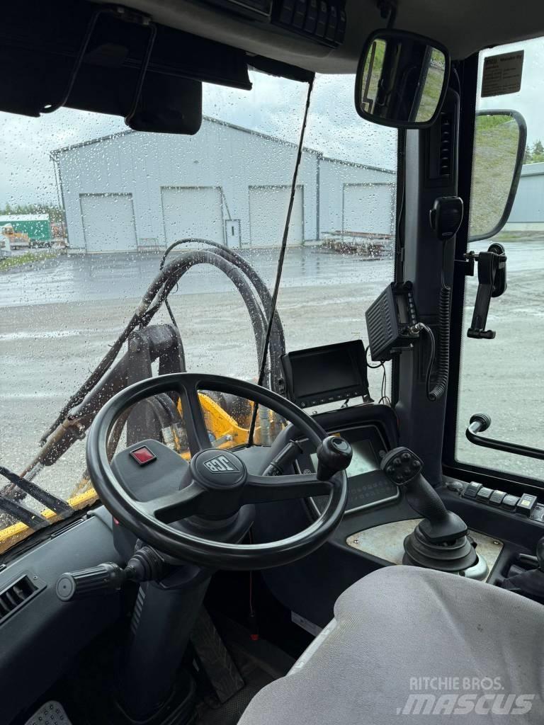JCB 412 S Kolesni nakladalci